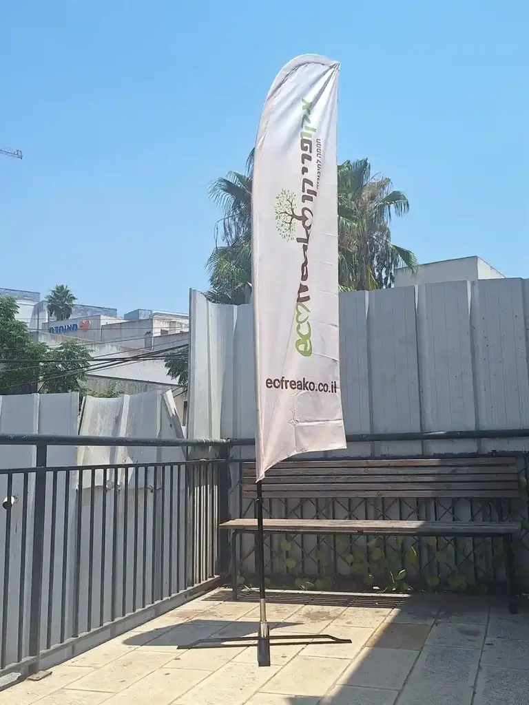 דגל ענק מודפס על תורן נייד עם תפירה מדויקת